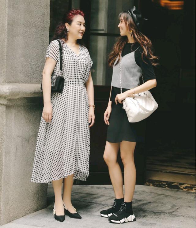 今年流行的适合40岁女人穿的裙子,有特色的裙子适合40多岁的女人穿