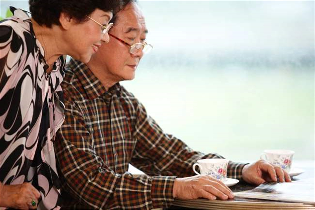 爷爷奶奶取名好还是爸爸妈妈取好,爷爷给孙子起名寓意最好的一个字