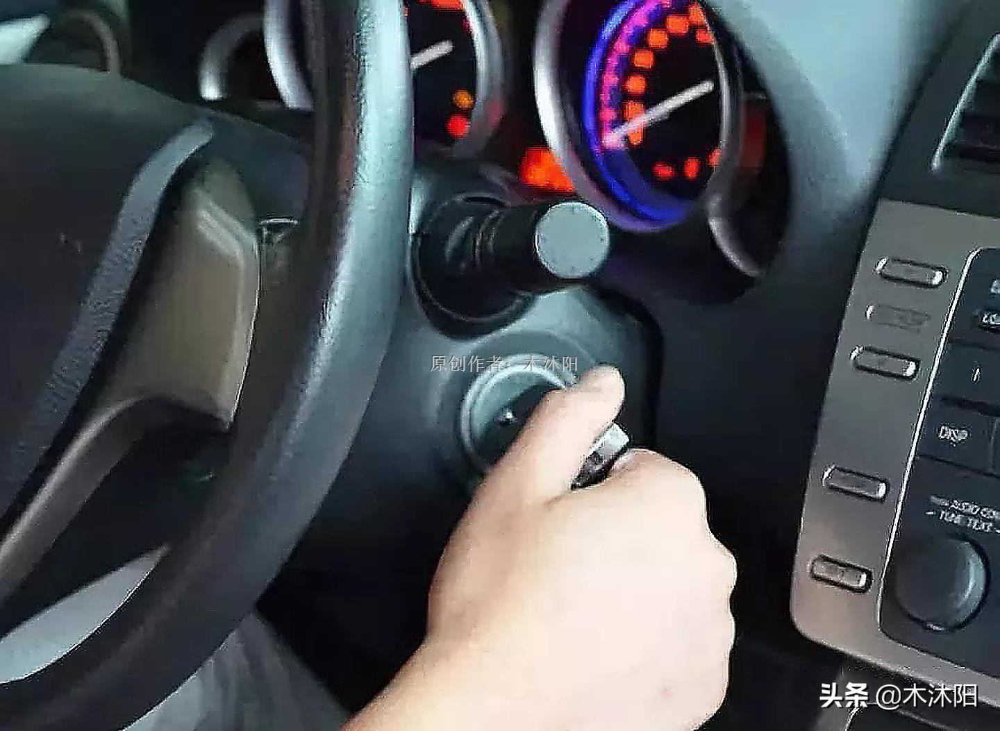 电子手刹一键启动挂p挡踩刹车,有一键启动的车子要拿电子手刹吗