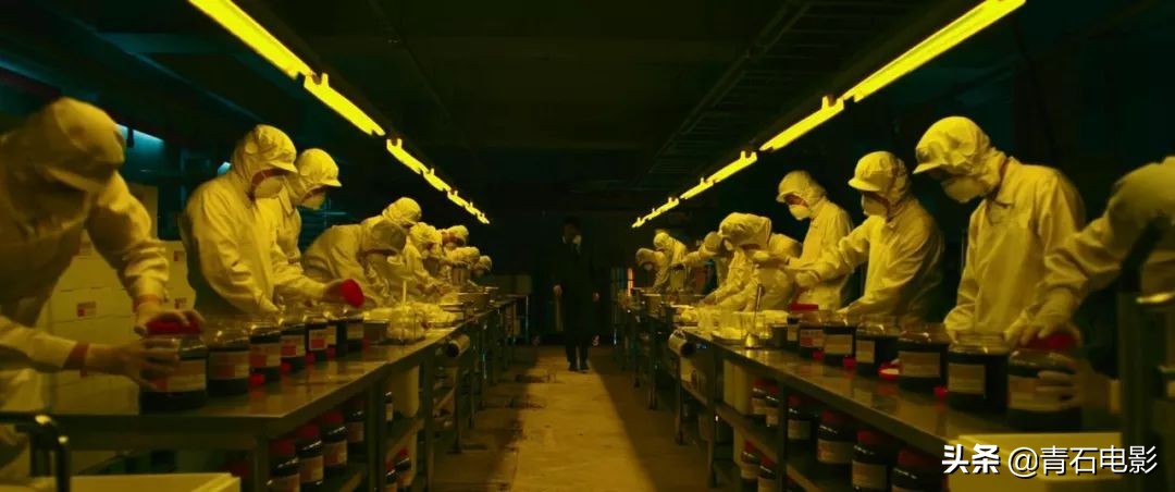 学习港片成韩国新任影史票房冠军，男主连续3年作品都破千万人次