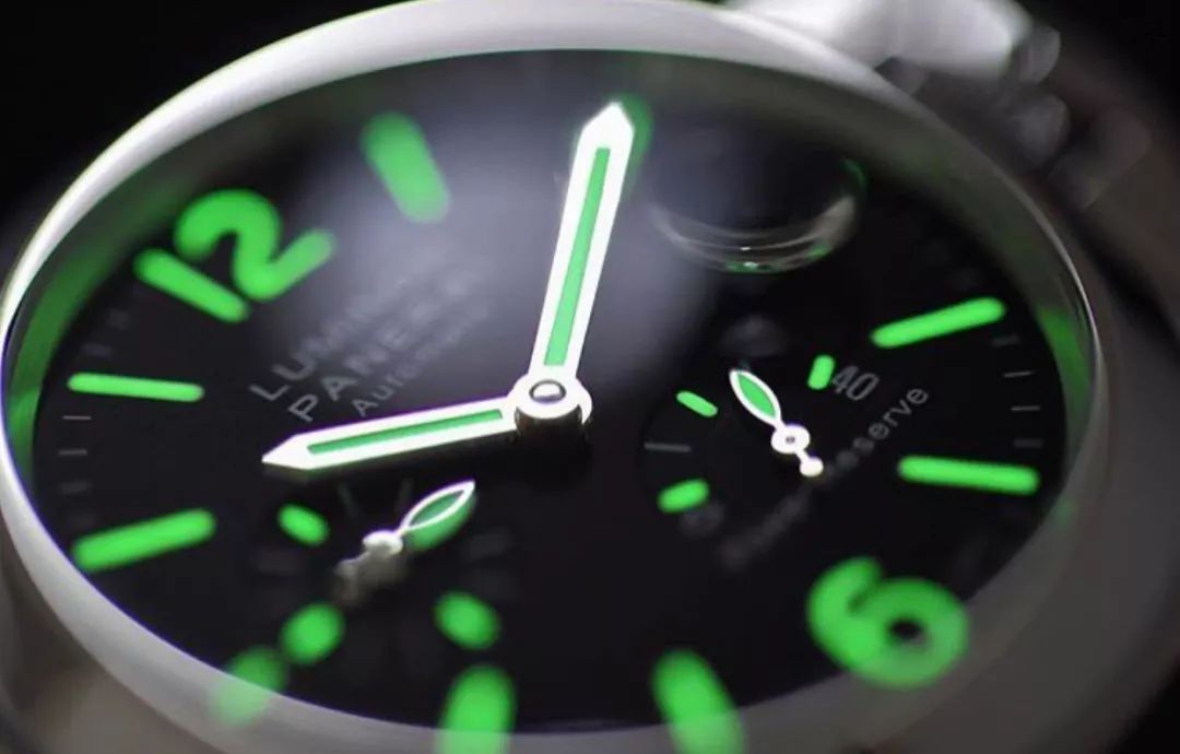 夜光最好的手表,手表夜光灯什么颜色好