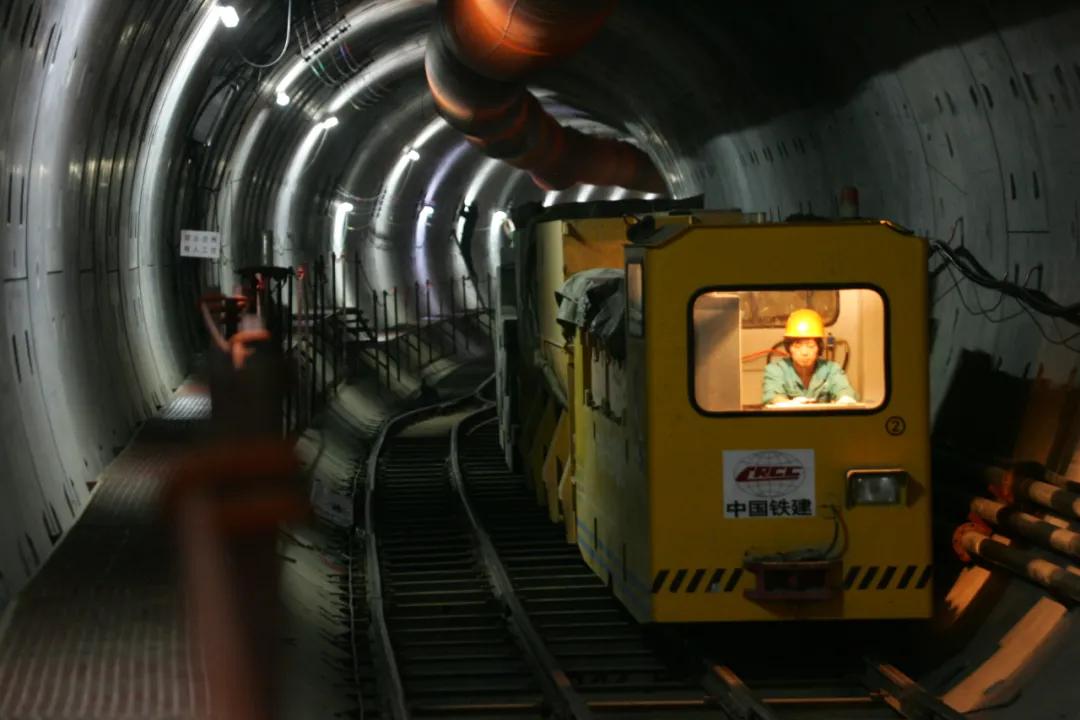 成都地铁陌生人绘画,成都地铁失物招领服务平台