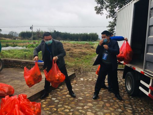 莲都区人大代表毛淑飞：一天打250多个电话帮村民卖菜