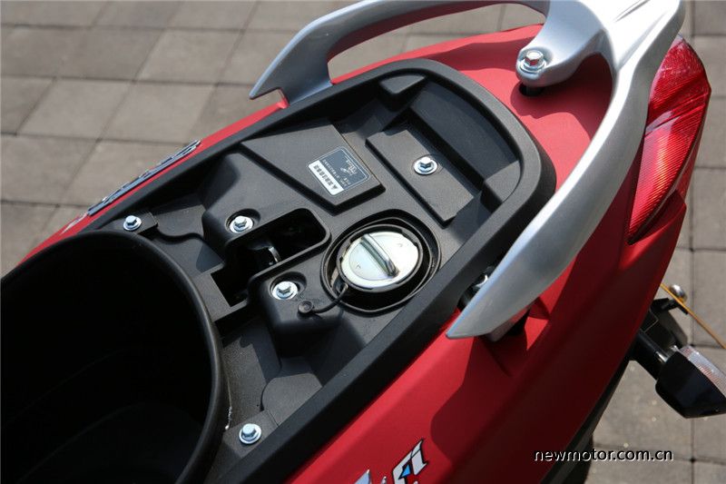 雅马哈和铃木的uu125踏板哪个好,125踏板雅马哈和豪爵怎么选