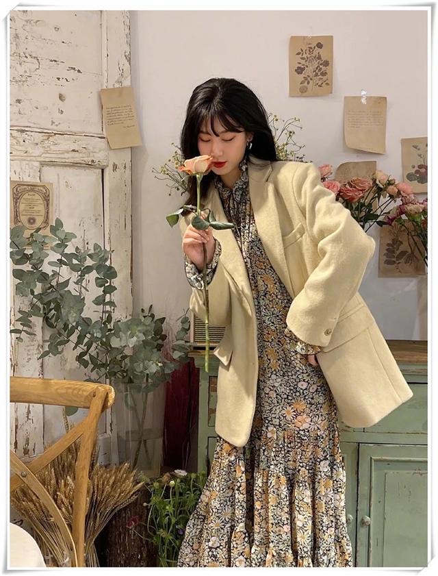 西装碎花裙怎么穿好看,碎花裙西装这才是春天该有的姿态