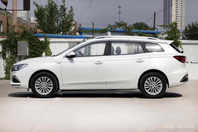 荣威ei5新款,荣威ei5智联版和豪华版有什么区别