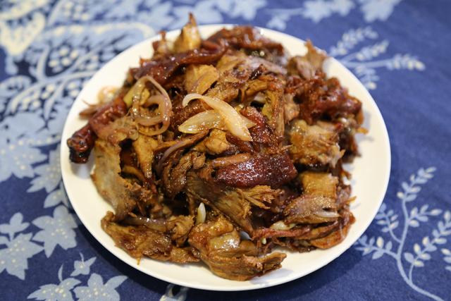 吃完烤鸭的鸭架子怎么办,北京烤鸭的鸭架怎样处理好吃