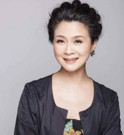 她曾是央视名嘴,她曾是央视主播42岁结婚