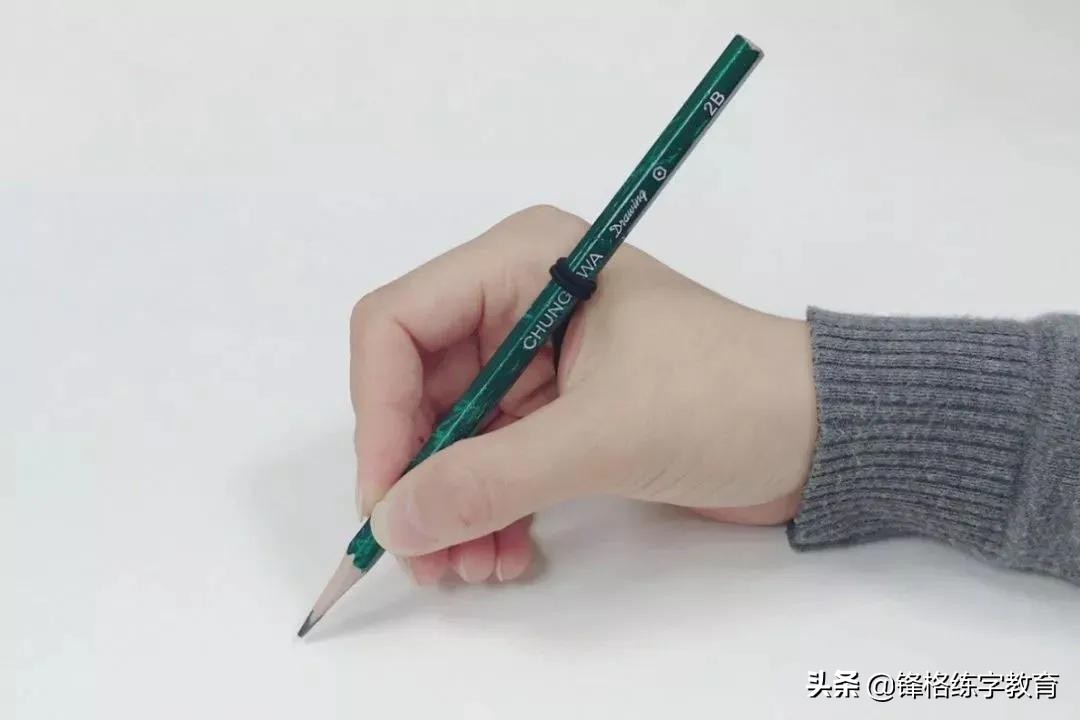 如何快速纠正孩子的握笔姿势,怎样才能给孩子纠正握笔姿势