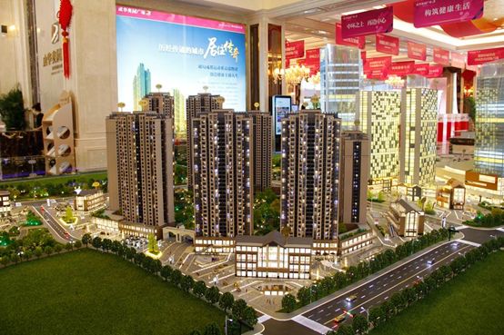 这个楼盘怪：商铺把门两头开，外人轻松就能溜进小区来