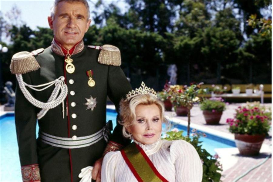 她一生经历了七次婚姻,她一生历经5段婚姻