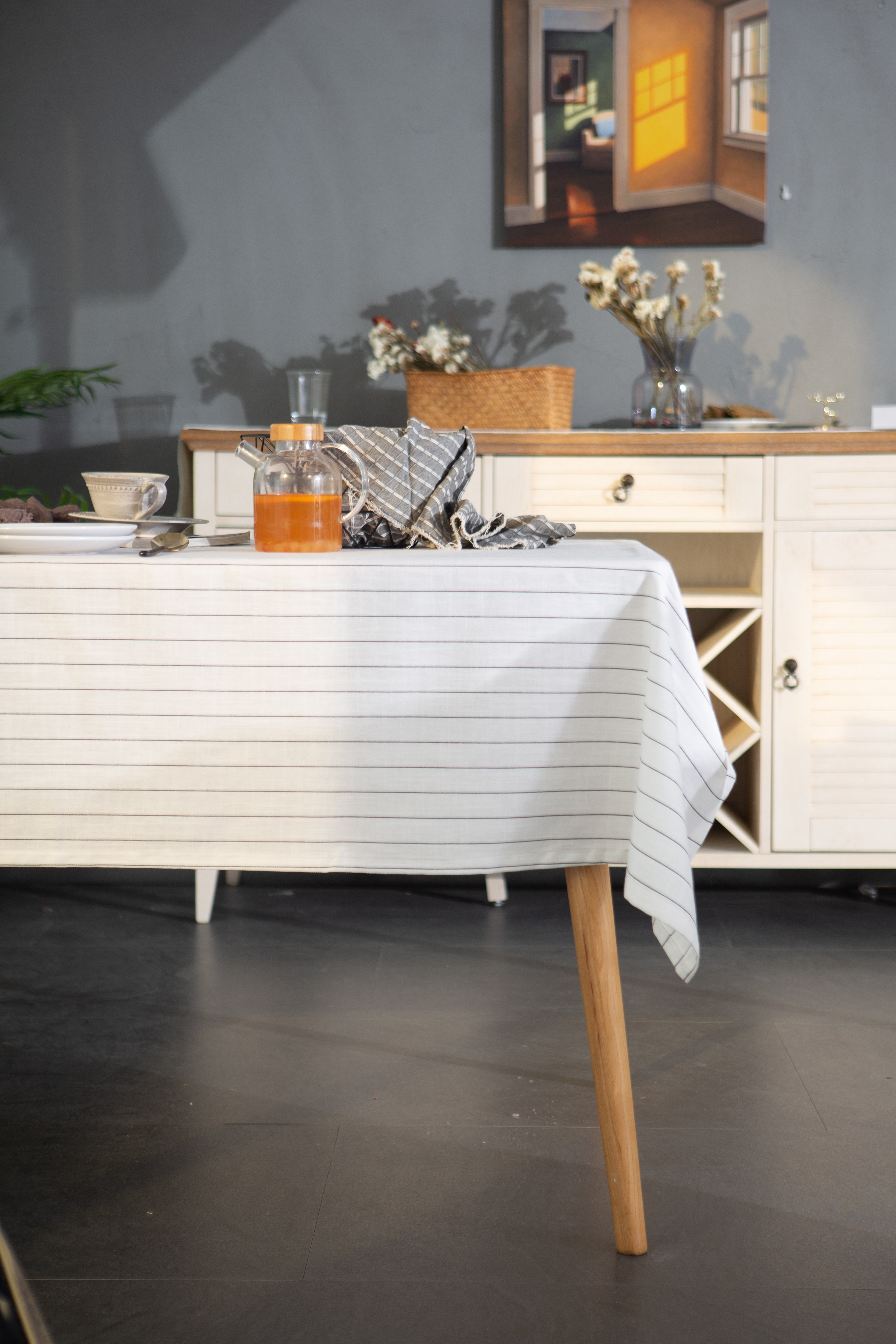 桌布铺在家里精致大气,卧室桌布好看