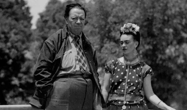 她是最有名的“荡妇”，身体残破不堪，却用画笔画出尖刻的爱情