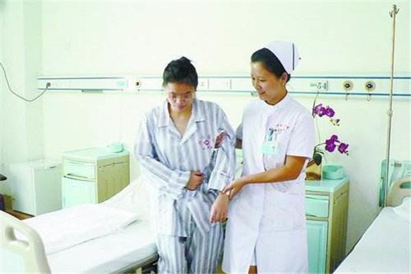 剖宫产刀口有什么注意事项,顺产侧切后睡姿和注意事项