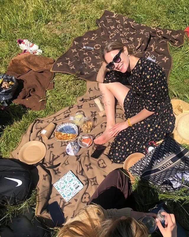 38岁LV太子妃跟婆婆同框情商高！老公心大，不介意她二婚还带仨娃