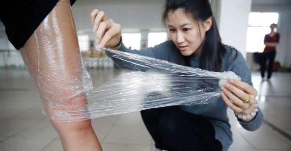 保鲜膜减肥的正确方法瘦肚子,用保鲜膜减肥的正确方法是什么