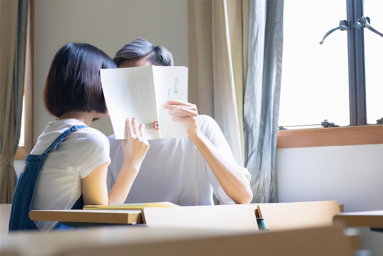 学生谈恋爱班主任该怎么办,高中谈恋爱的话班主任应该怎么办