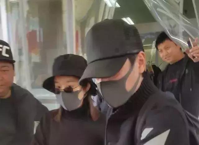 赵丽颖产后出院顺产还是剖腹产,赵丽颖出院视频