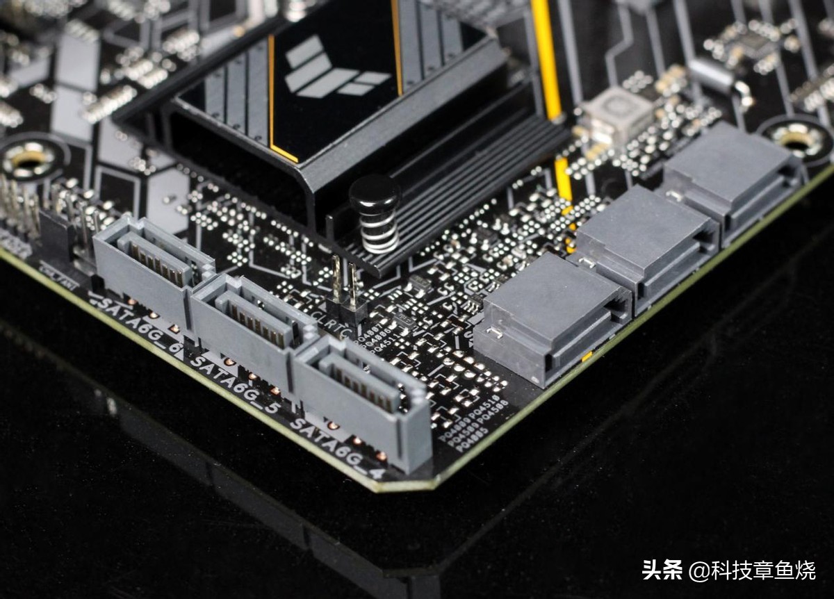 华硕tufb560重炮手能插几个固态,华硕tufb560重炮手说明书