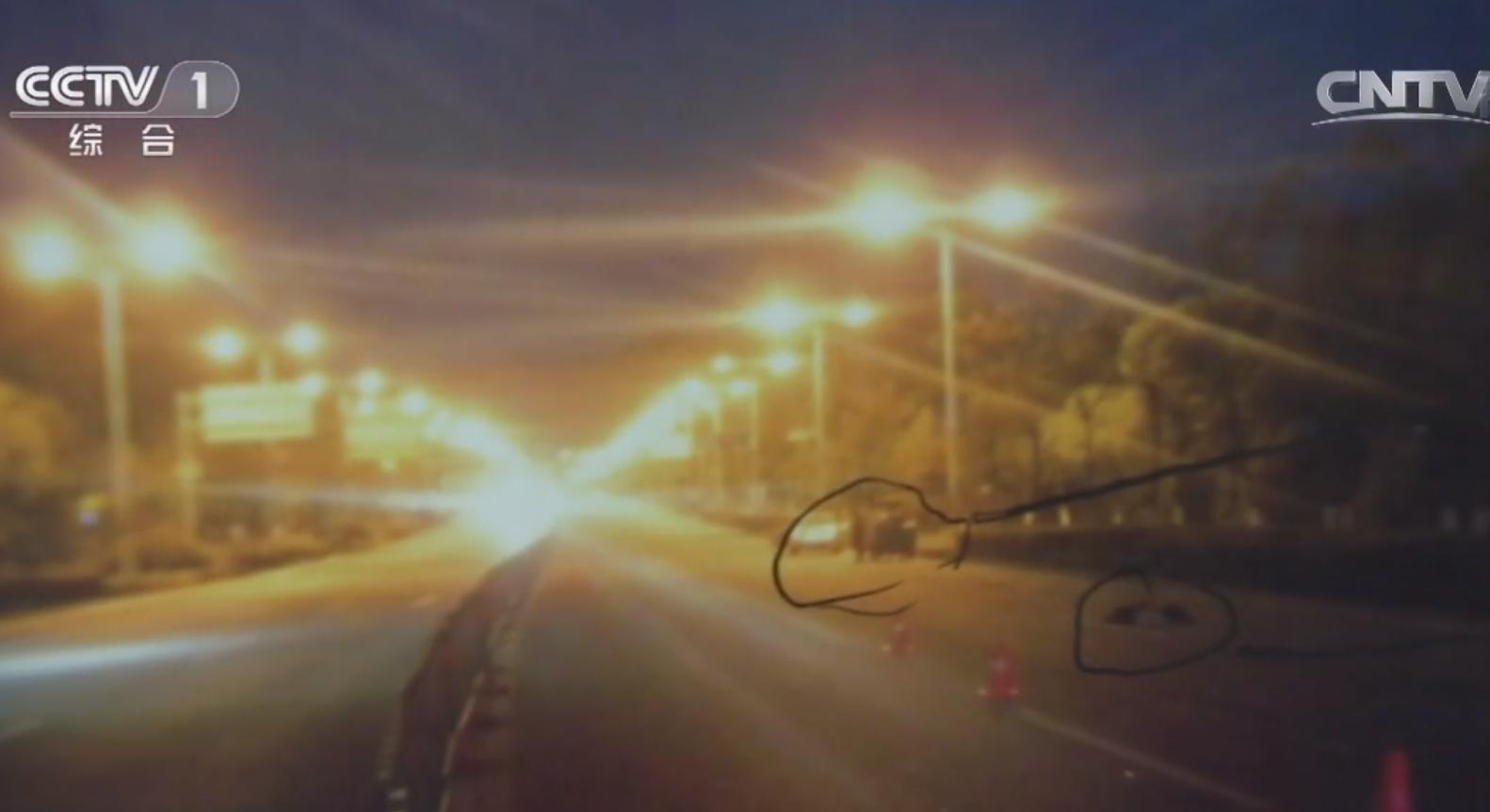 2014年浙江70岁老人过马路遭4车碾压丧命,四位司机责任天差地别