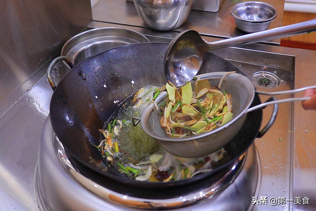 饭店的辣椒油为啥又香又红亮,餐饮专用辣椒油配方