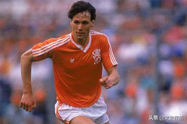 历史9大足球巨星,历史上有哪些11号足球球星