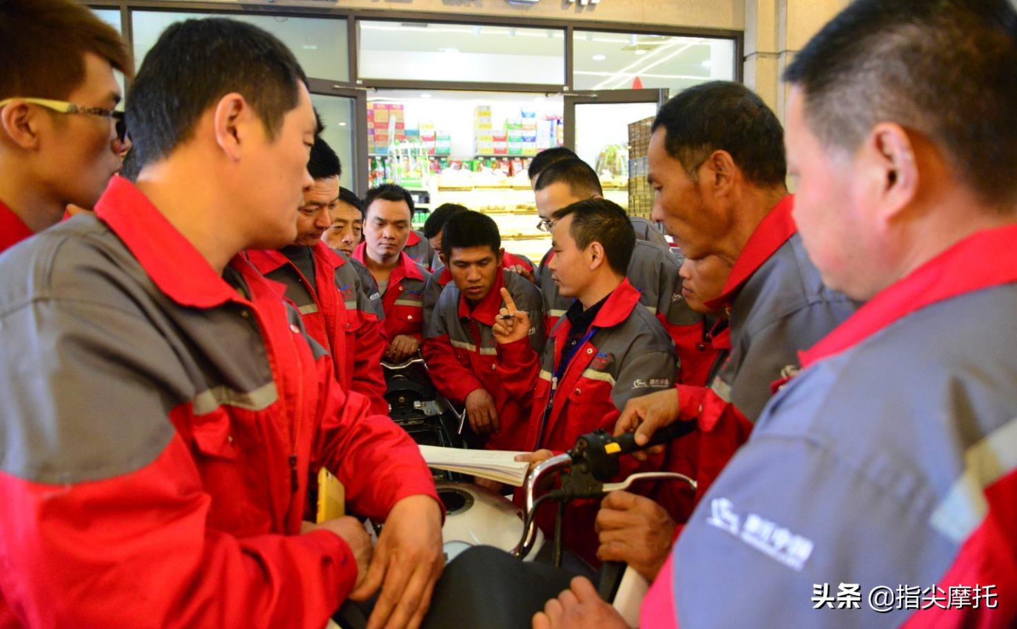 摩托车冒黑烟动力不足加不上油门,摩托车冒黑烟爬坡无力