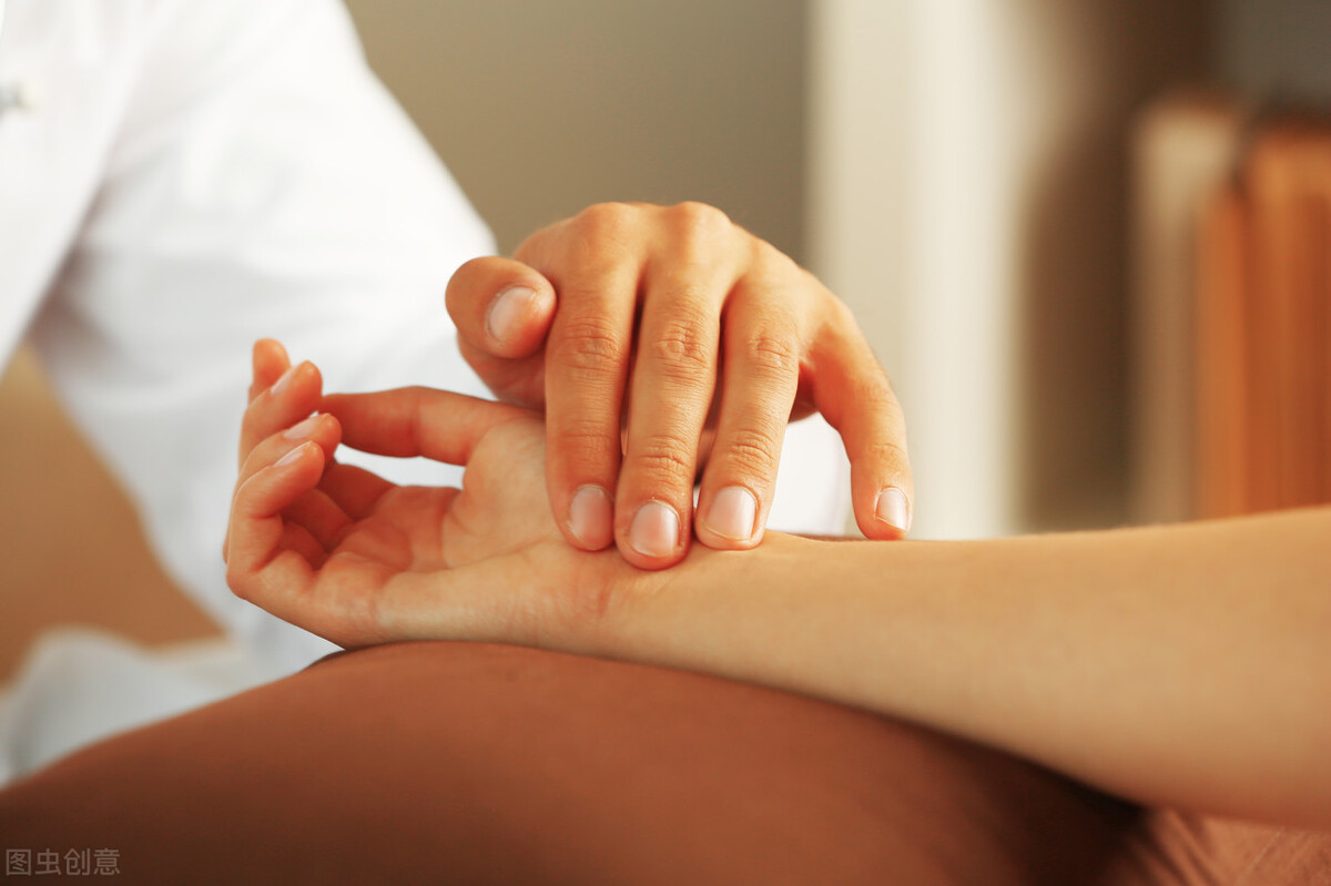 皮肤瘙痒、起小水泡?对付湿疹,中医两个妙方合用解决苦恼