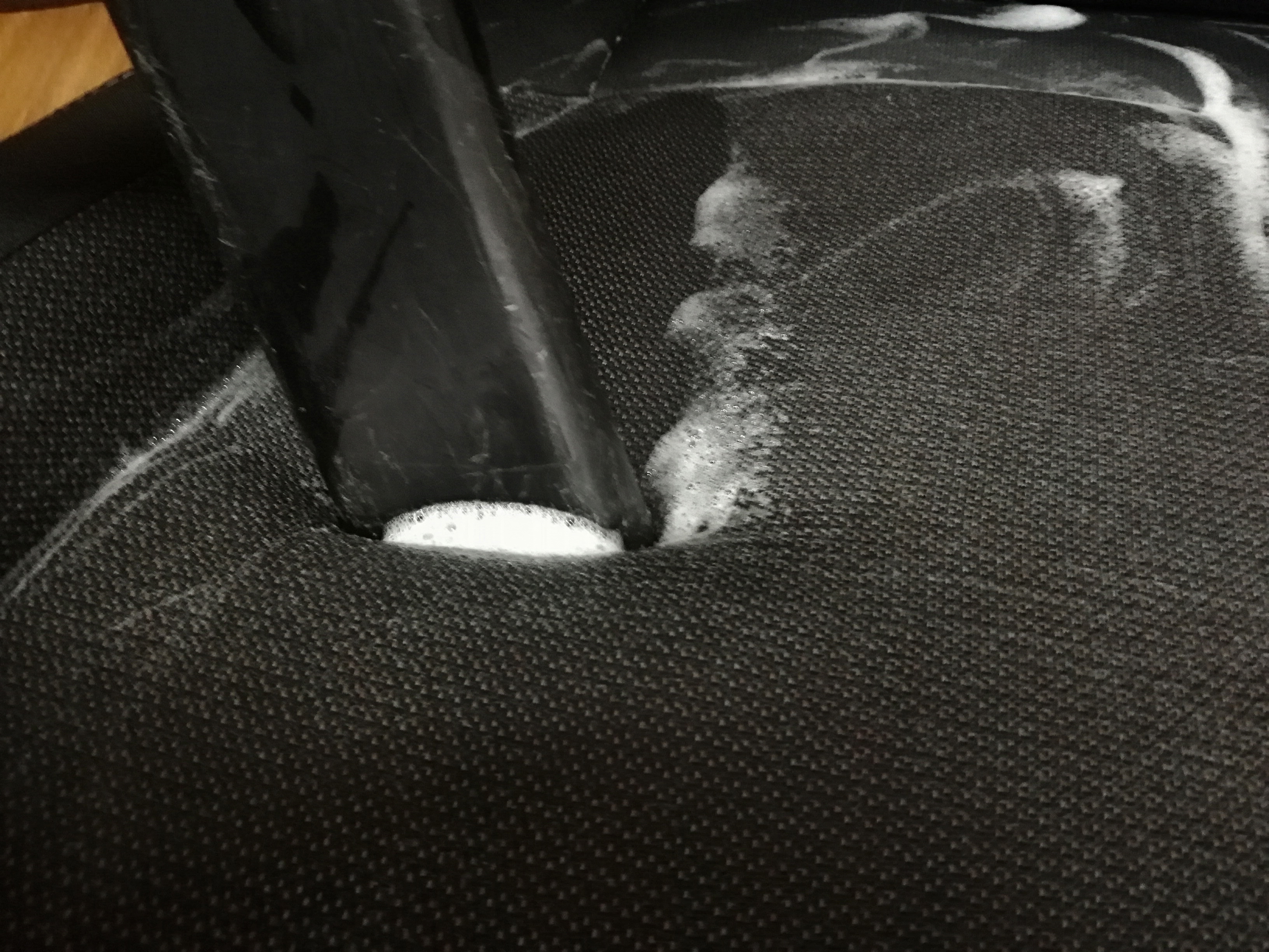 饮料倒在汽车座椅上怎么办,车后座饮料倒了怎么办