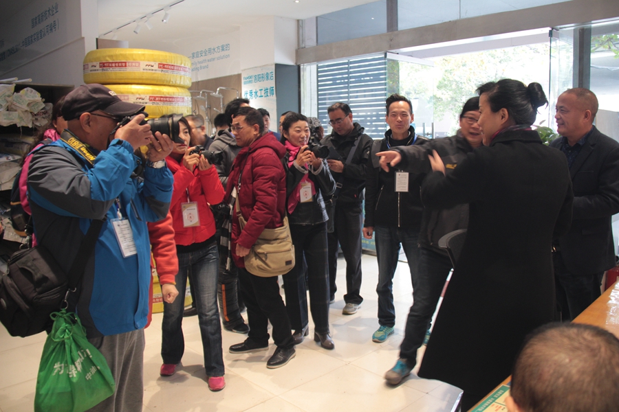 新洛阳信息港对认证商家开展走访回访活动助推企业发展