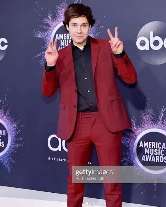 最甜分手看哭3千万人，转头与75岁基友妈妈结婚，“我是你爹”