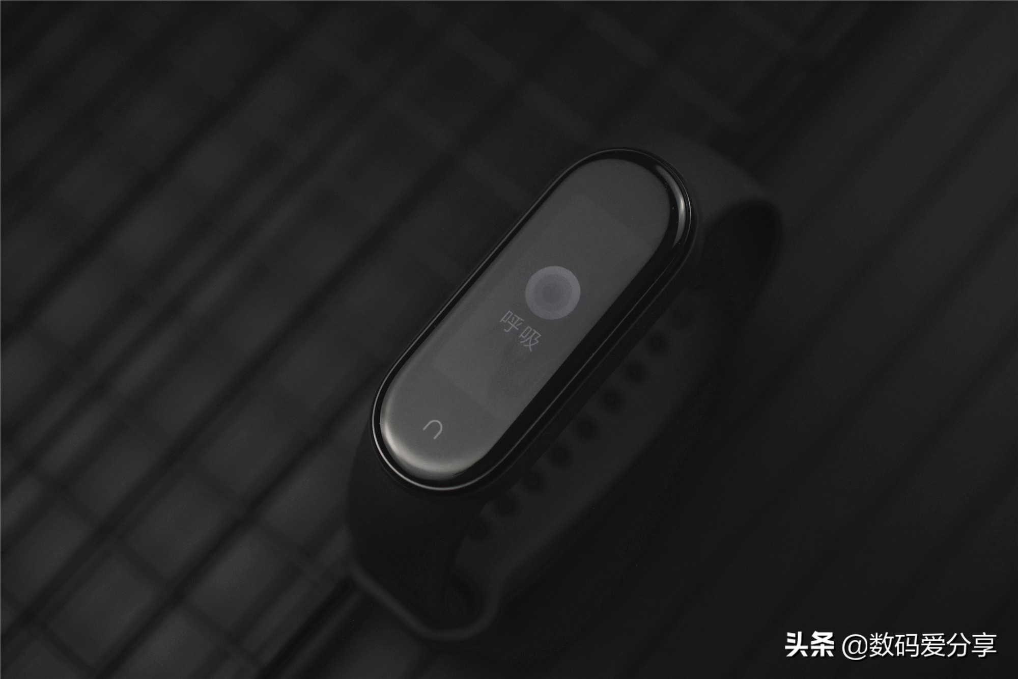 小米手环5体验：售价189，和小米手环4长得一样，还值不值得买？