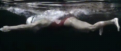 中游体育：第三种增加游泳速度的技巧减少失速