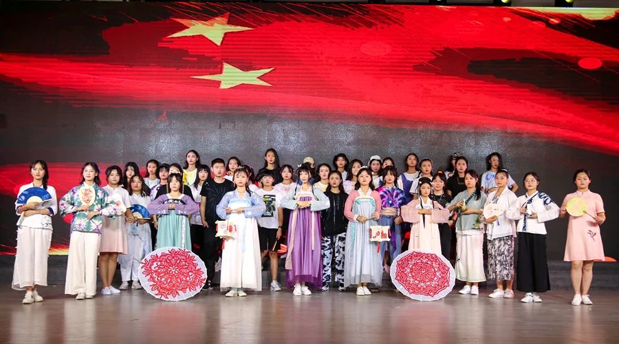 酷玩酷学艺术研学夏令营,酷学酷玩夏令营