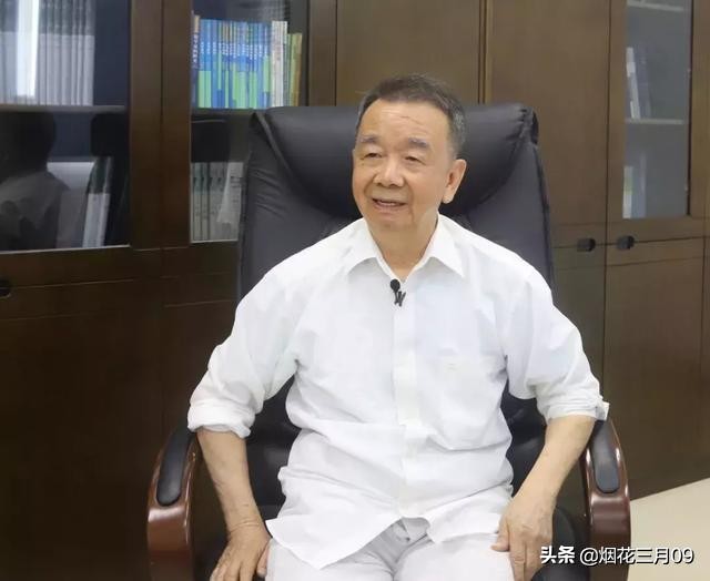 华罗庚数学一开始没学怎样赶超呢,华罗庚自学数学成功的因素是什么