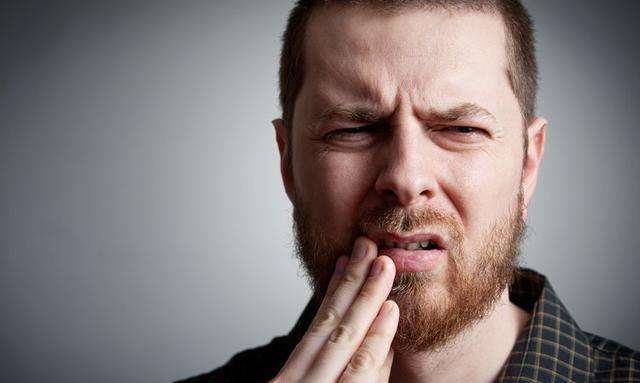 经常咬到舌头是什么病前兆,小常识经常咬到舌头别以为是小事