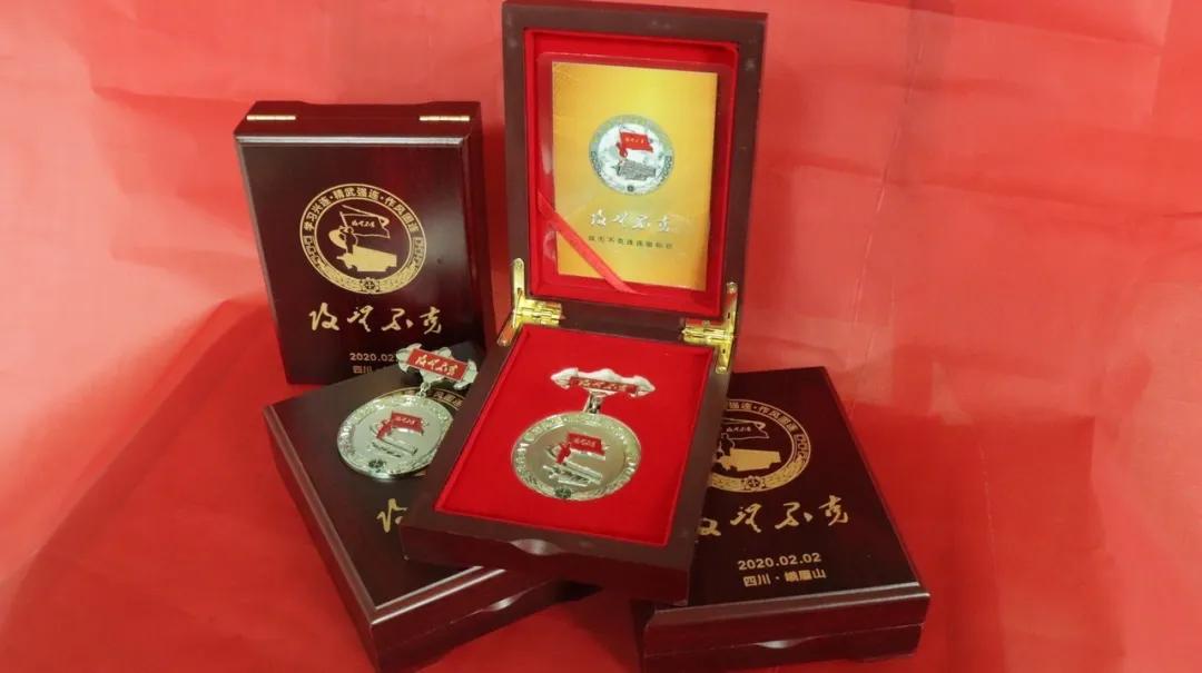 老兵收到军节礼物,老兵收到特别感谢的礼物