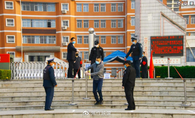 焦作四中高三学生880人今天开学