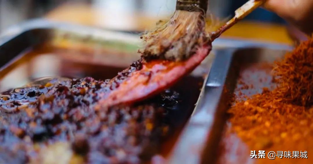 83岁老阿婆卖串串,成都70岁阿婆摆摊