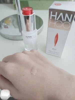 女子护肤品过敏,女孩网购护肤品