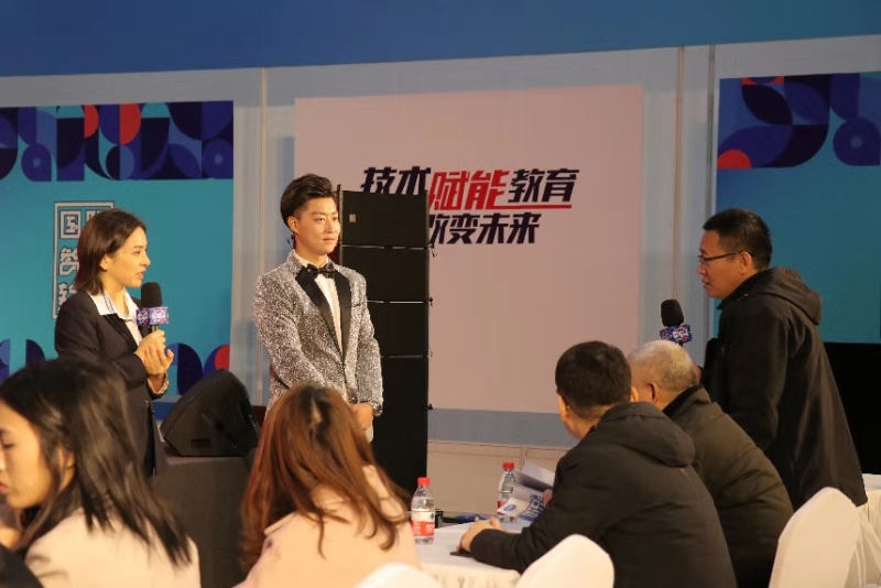 以笔为犁深耕三农之沃土,以笔为犁深耕文学新沃土