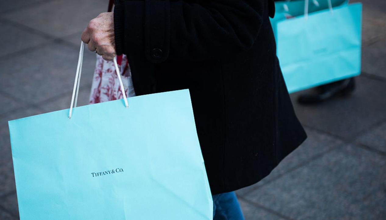 奢侈品市场消费越来越少 (崛起的中国奢侈品市场)