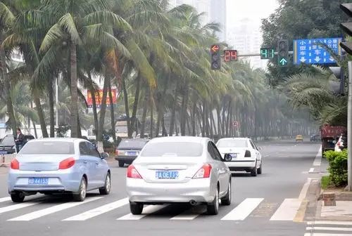 绿灯起步快了扣分吗,绿灯右转不停扣3分罚200元为什么