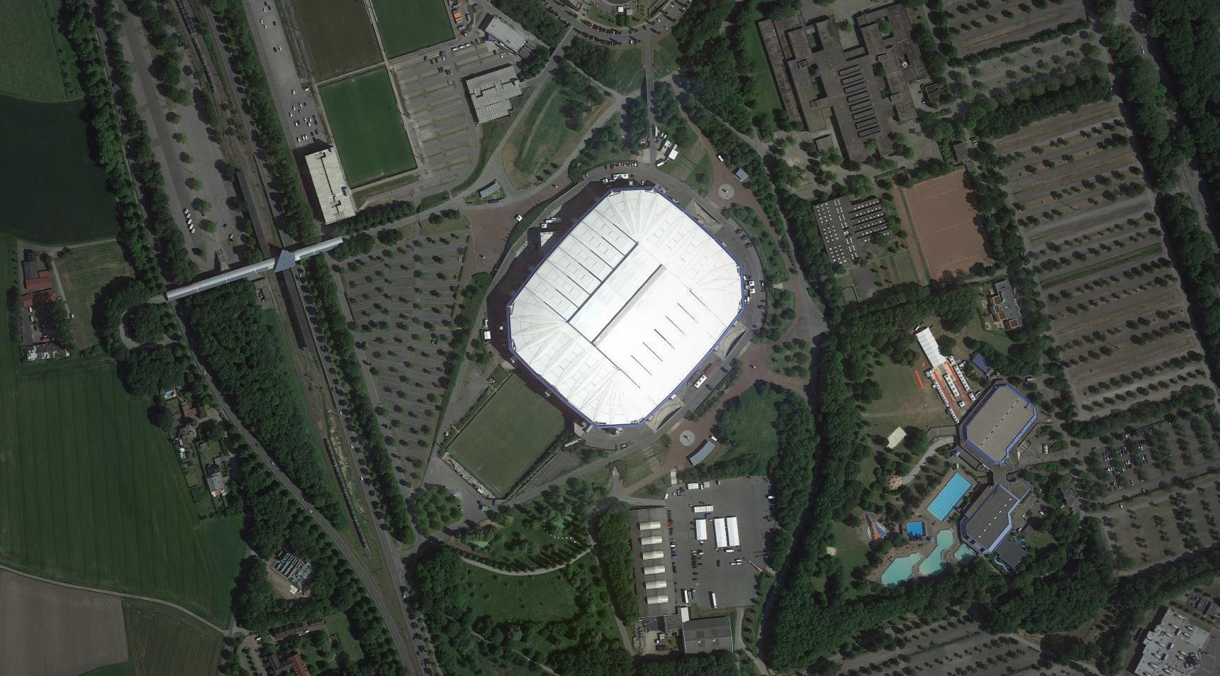 卫星地图看伯纳乌,欧洲十大足球场外观