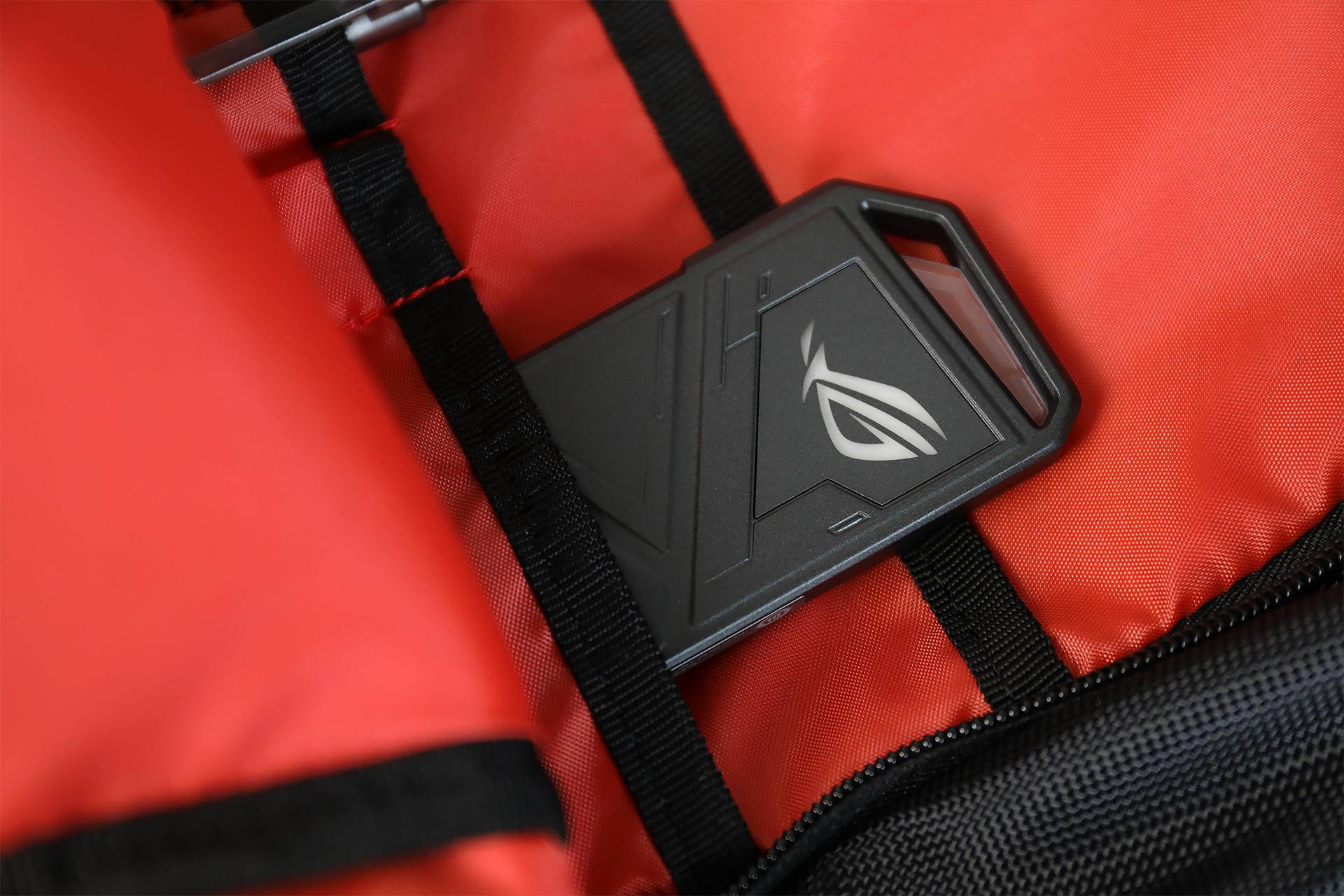 既要高速也要炫酷，ROGSTRIXARION固态硬盘盒评测