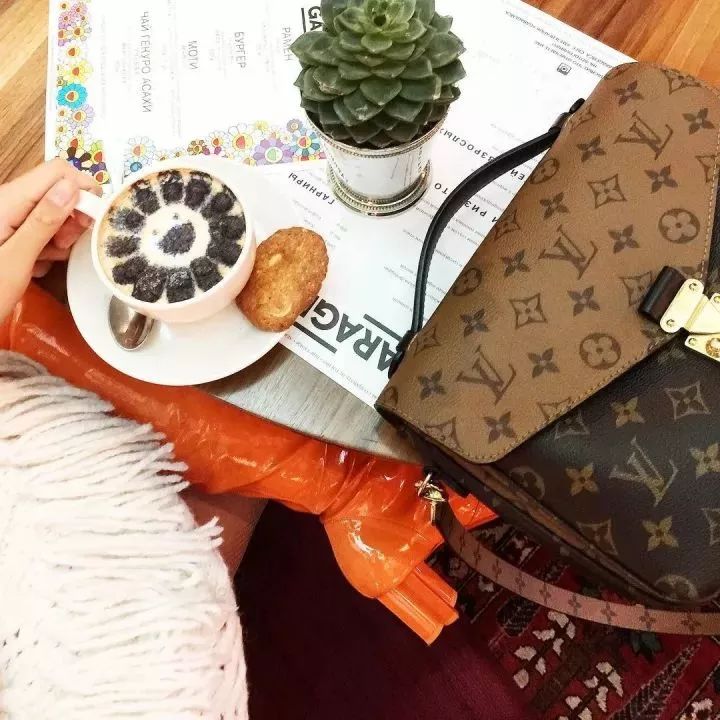 lv和chanelysl (ysl niki与lv邮差包哪个值得入手)