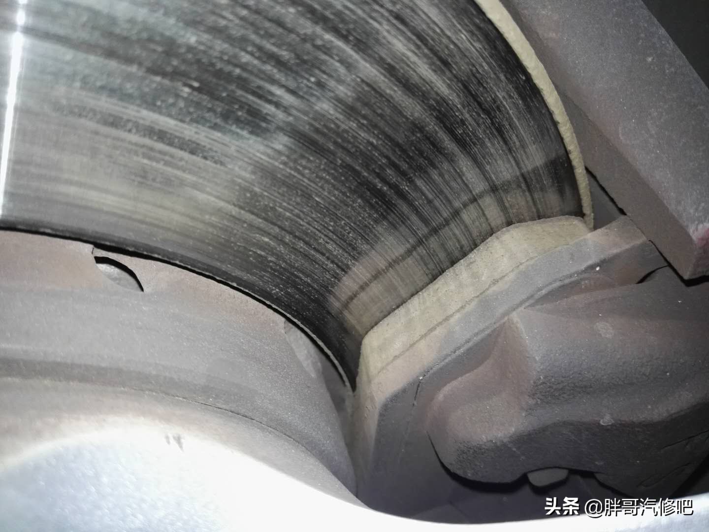 胖哥两百万收奥迪rs6,胖哥收车2万元