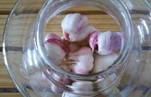 冰糖白醋腌糖蒜的比例是多少,做糖醋蒜加不加水呢