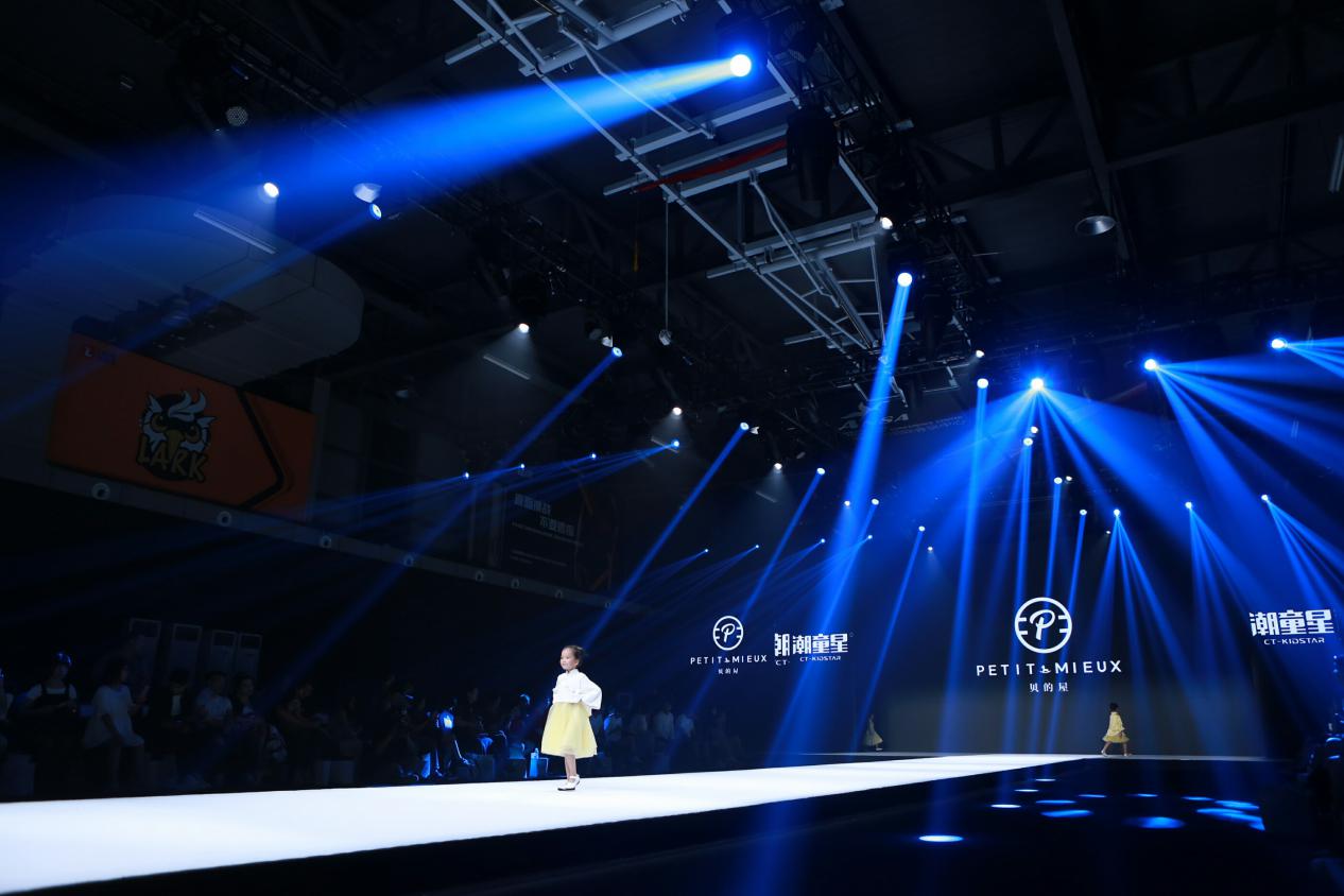 PETITMIEUX贝的屋“礼御童服”儿童时尚周压轴亮相