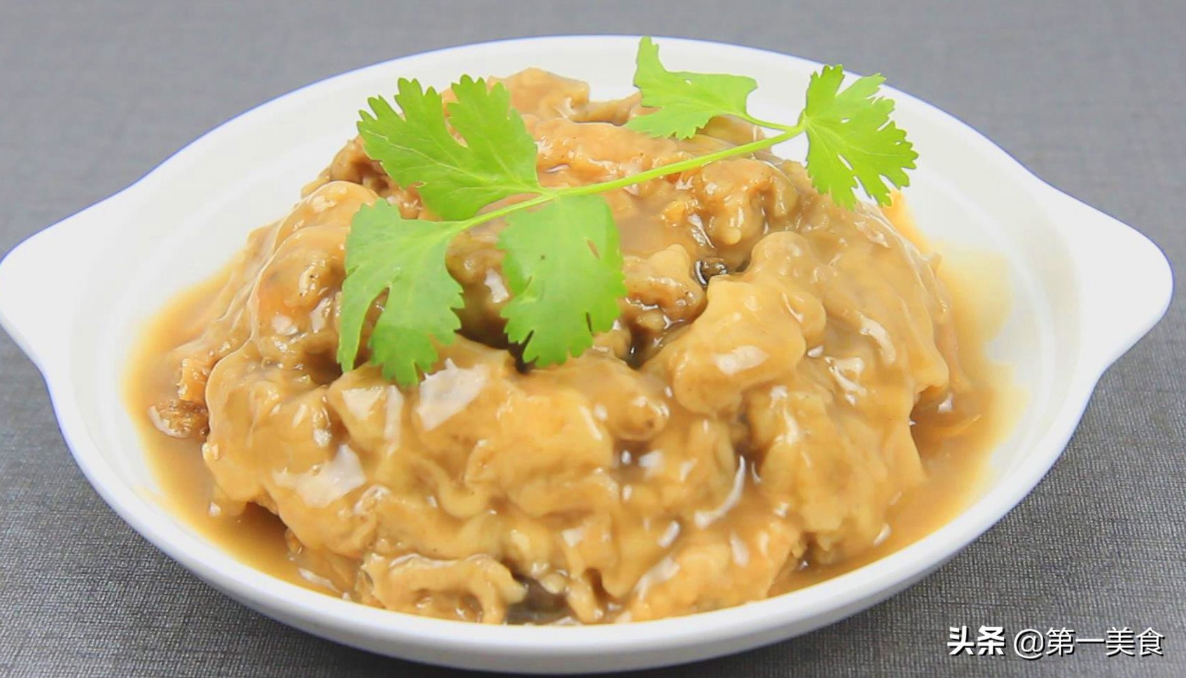 大厨做黄焖鸡米饭教学视频,大厨教你做黄焖鸡米饭的简单做法